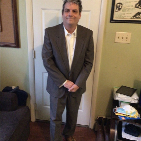 Suits - Picture 4 of 6